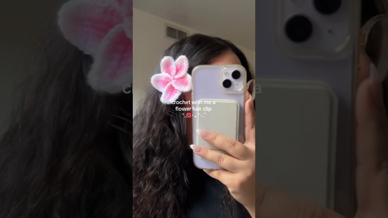 crochet with me &deg;.🌺⋆₊⁺⋆.˚ Pattern is by Mahum Flower Hair clip on yt #crochet #crochethibiscus