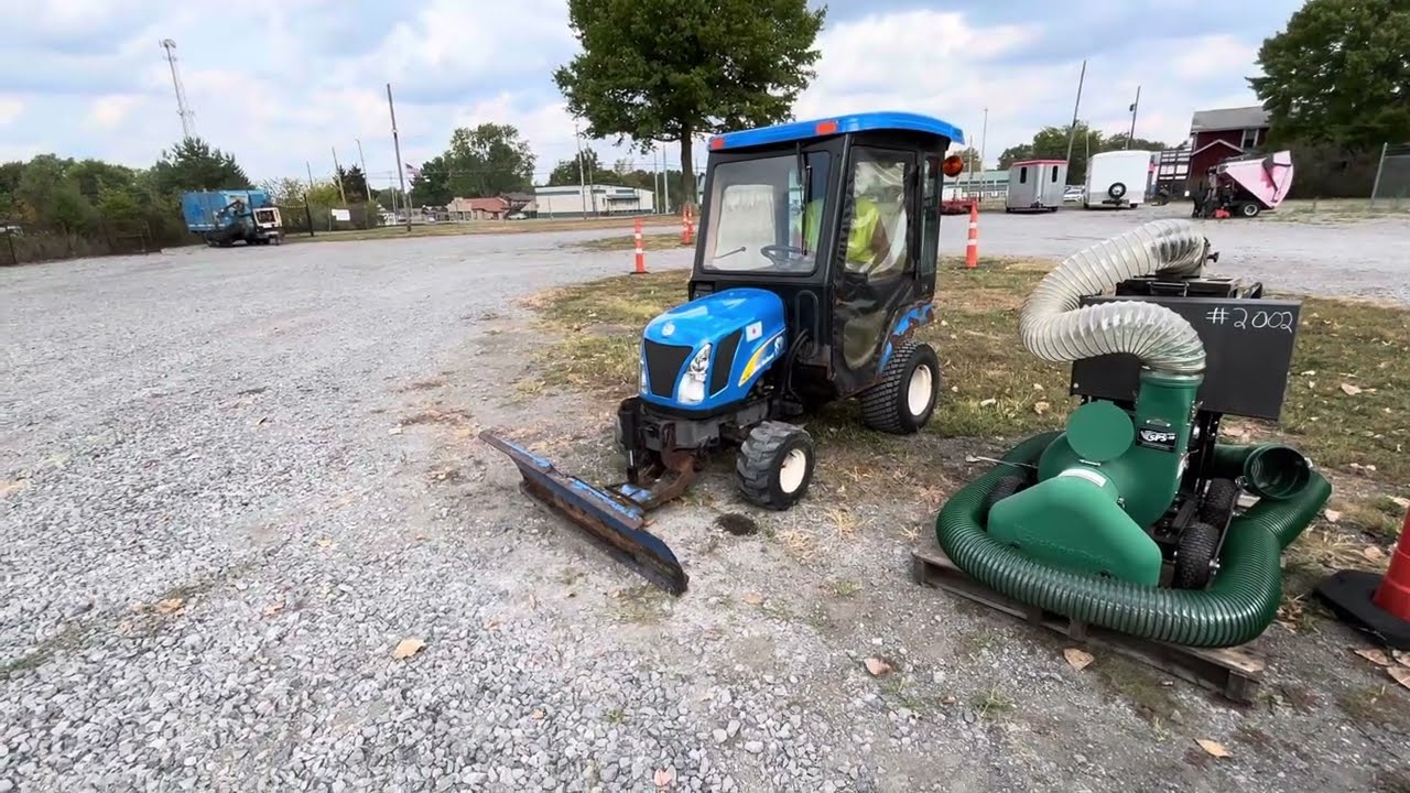 Компактный трактор New Holland T1030 4x4 3-цилиндровый 2008 года выпуска