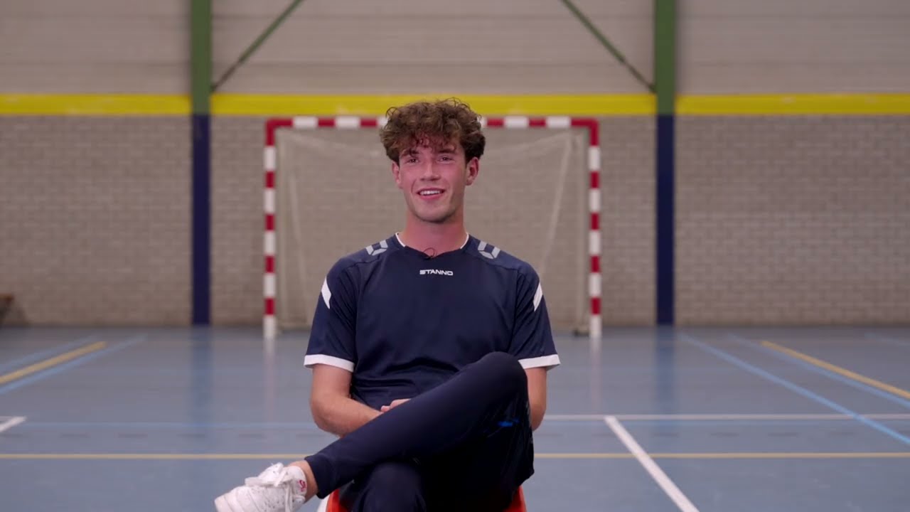 Hoe Youri vanwege grappen over zijn seksualiteit zijn handbalplezier verloor: 'Dan stop ik gewoon'