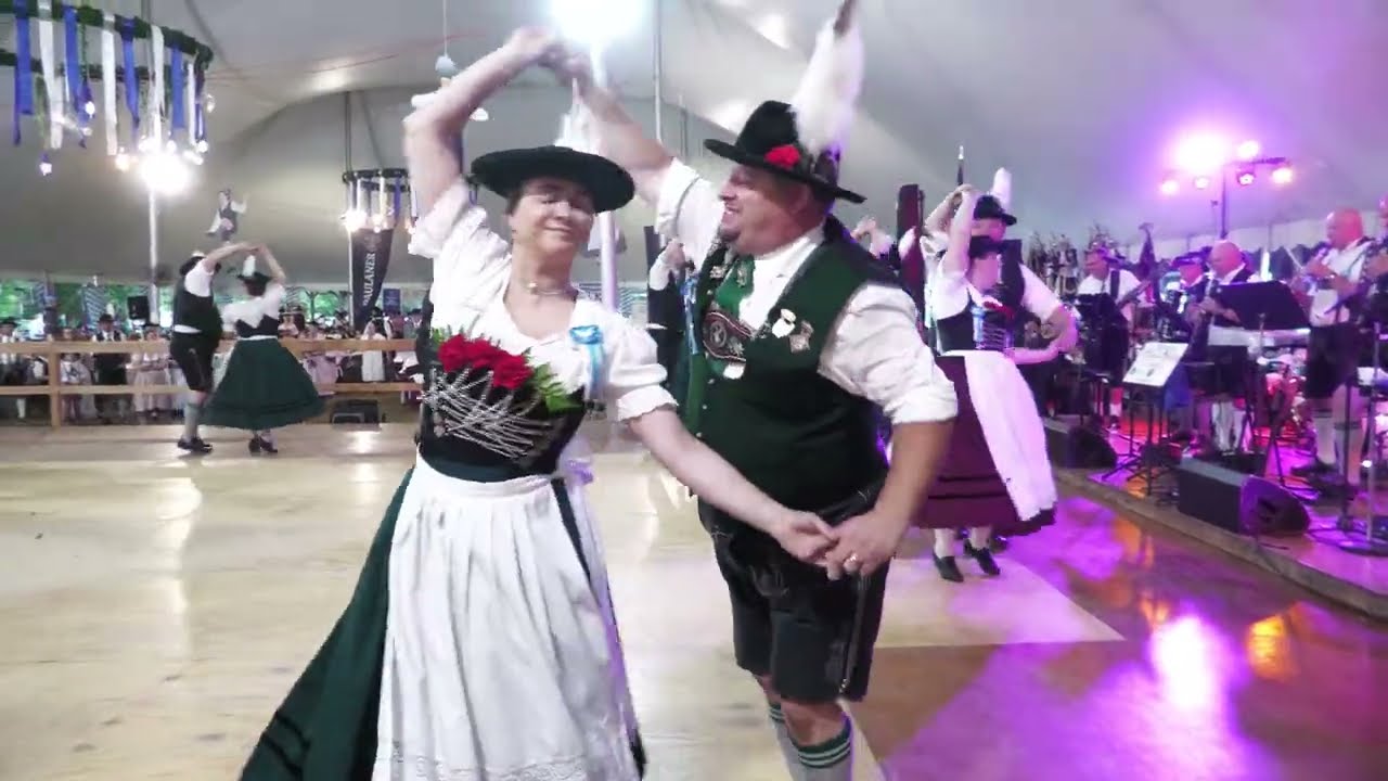 17. United German Hungarians performing the Fahnenlandler - 30. Gaufest 2025