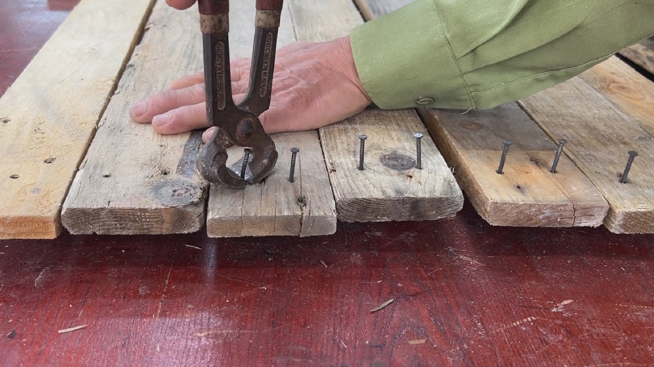 A 65-Year-Old Carpenter Created A Unique Chair From Pallet Wood And Old Tires