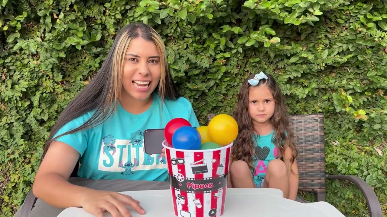 LARISSA E LAYRA TIVERAM QUE FUGIR DO PALHAÇO ASSUSTADOR NO CIRCO!!