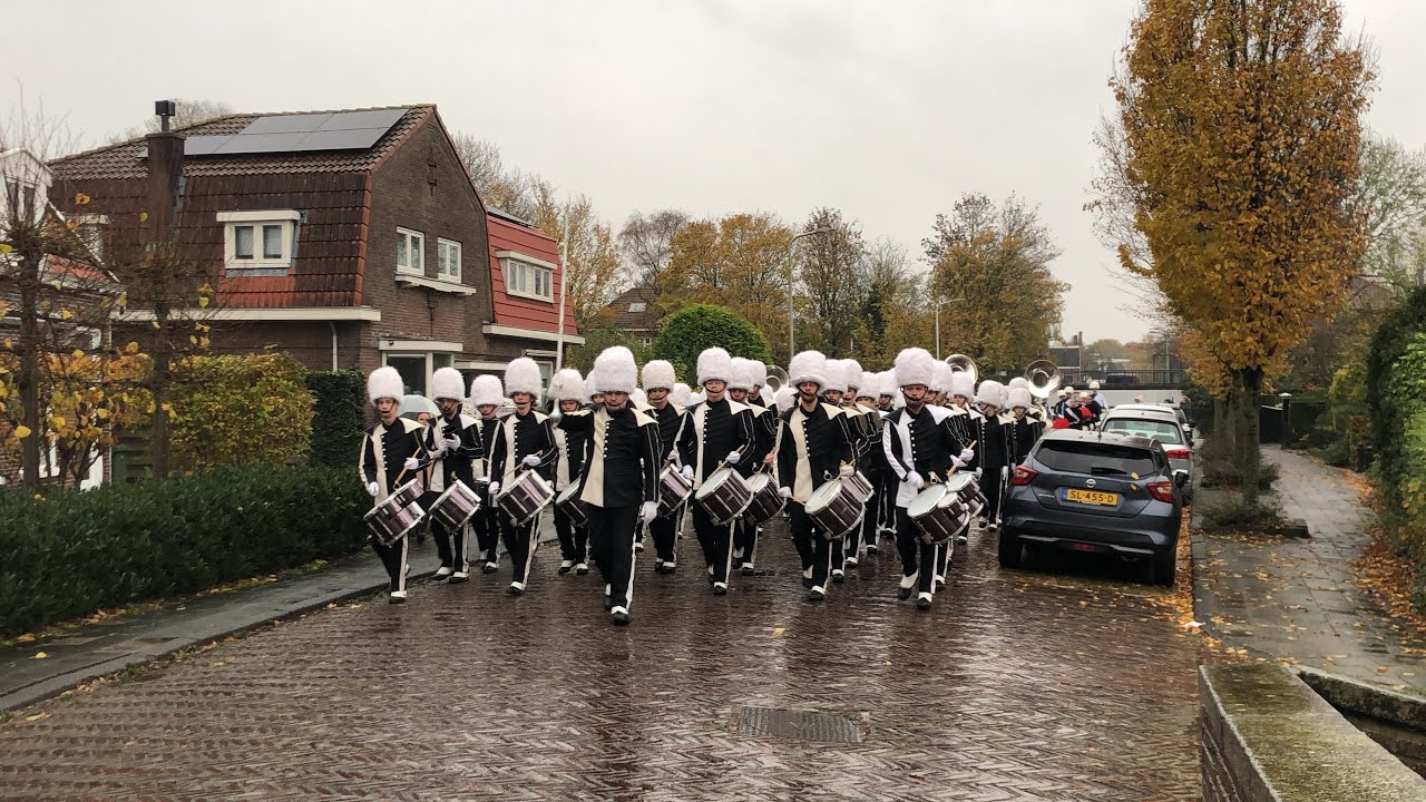 Advendo door de regen op weg naar het centrum van Sneek