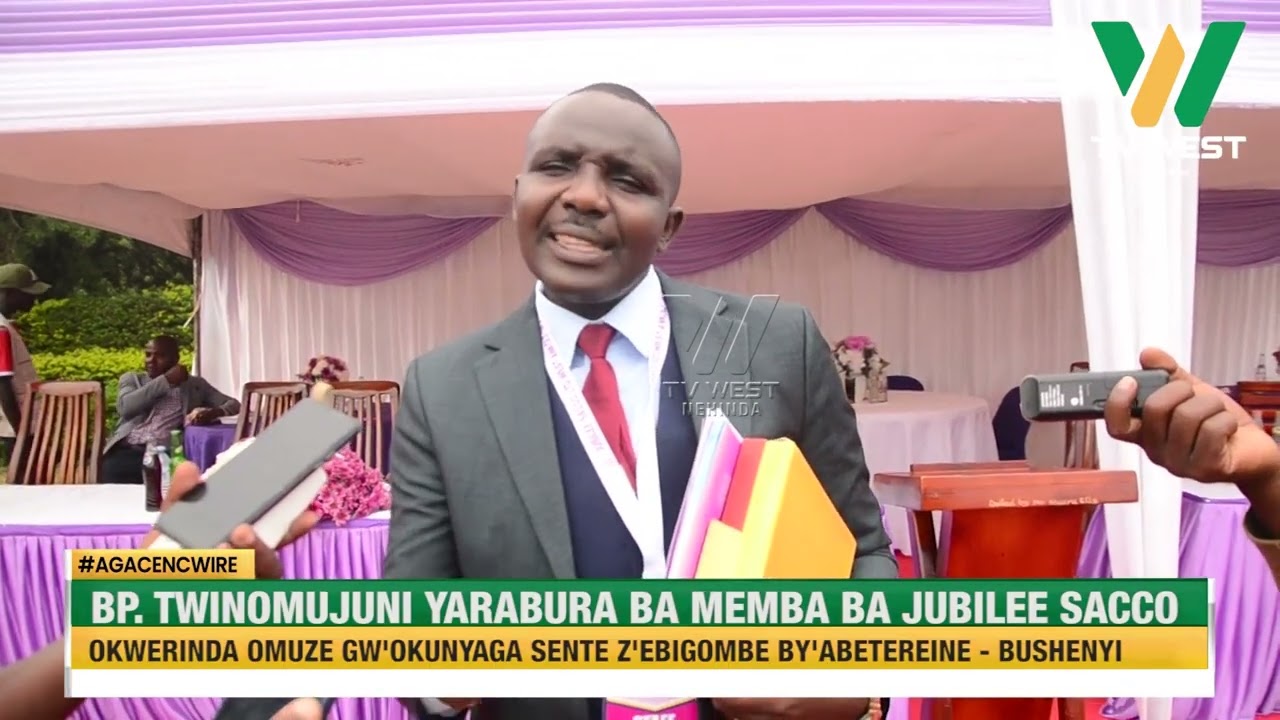 AGACENCWIRE: Biishopu Twinomujuni yarabura ba memba ba Jubilee Sacco okwerinda okunyaga sente.