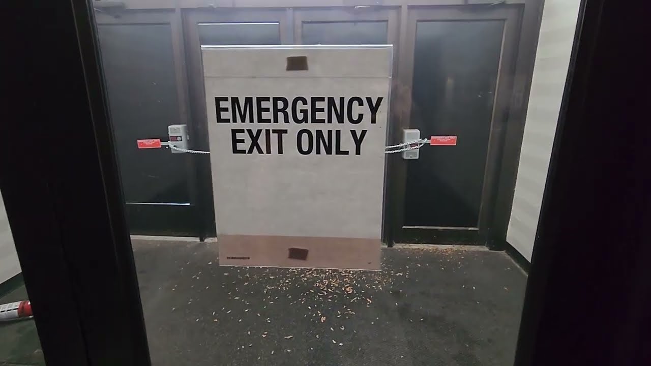 Exploring an abandoned Sears