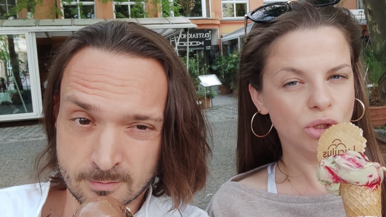 Bez cenz&uacute;ry s Pappom - k&aacute;va