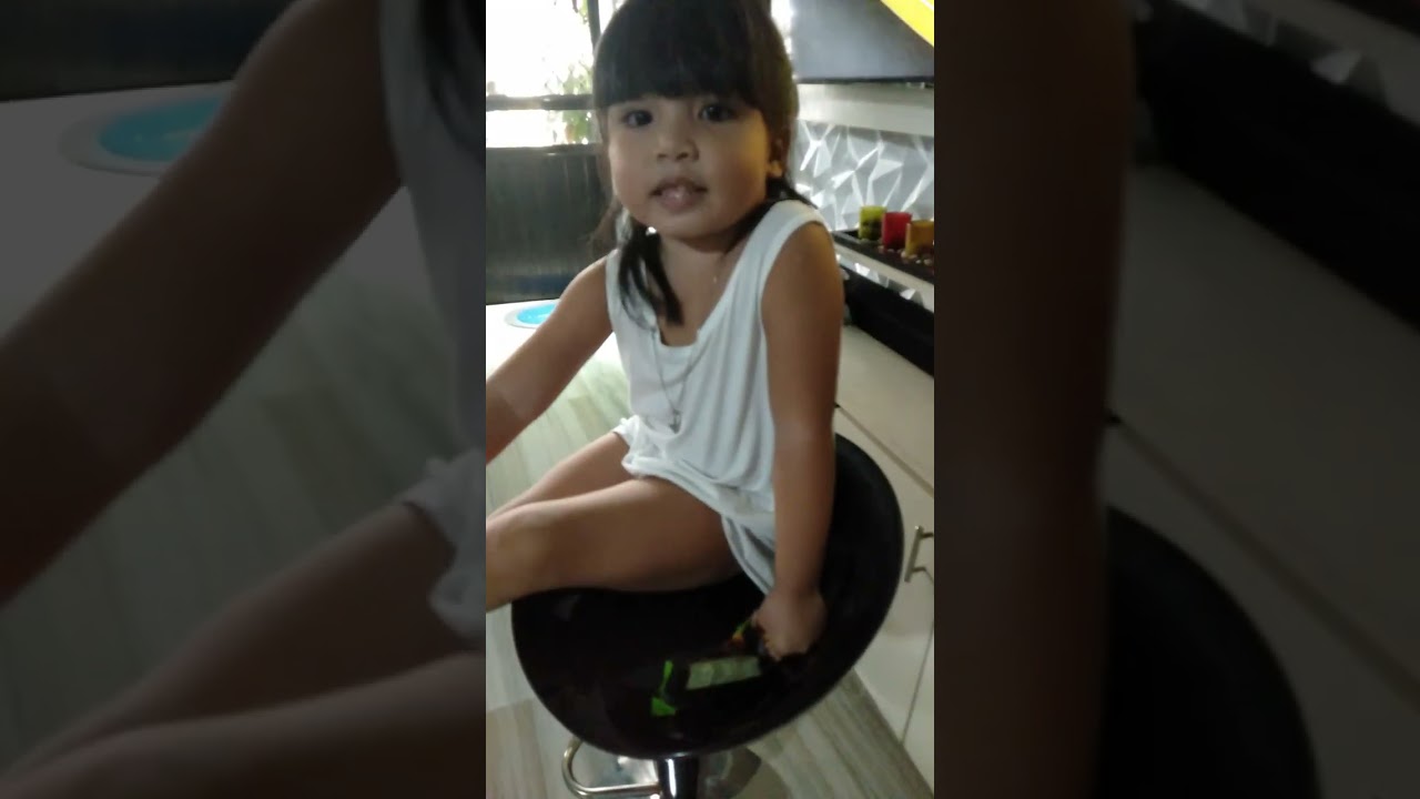 ang batang madaldal 'Ziah'