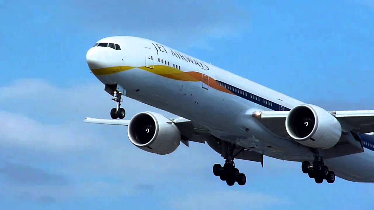 Jet Airways Boeing 777-300ER (VT-JEH) landing at LHR/EGLL (London Heathrow) RWY 27R