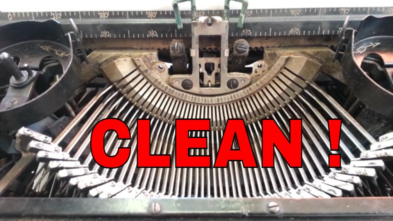Ручная пишущая машинка Royal с сегментом Clean Type, подъемом ленты и фиксатором переключения пер...