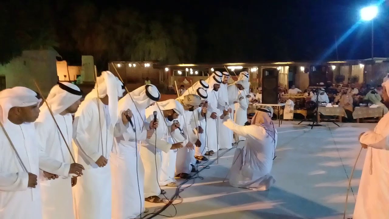 الشاعر سيف محمد الكعبي والشاعر سيف هلال مشاركين فرقة سلطان الريسي