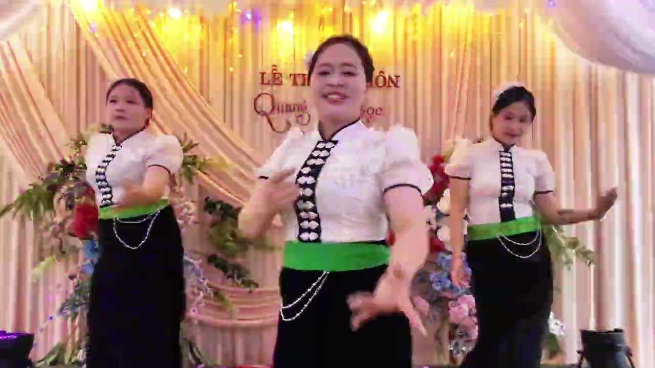 VŨ ĐIỆU TIẾNG KHÈN MÙA BAN NỞ _ PHIÊN BẢN GÁI HÀ GIANG 