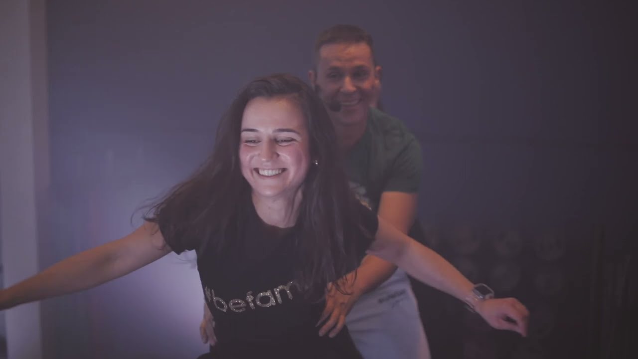 Miguel Azevedo - Bailando Kuduro ( Official Video)