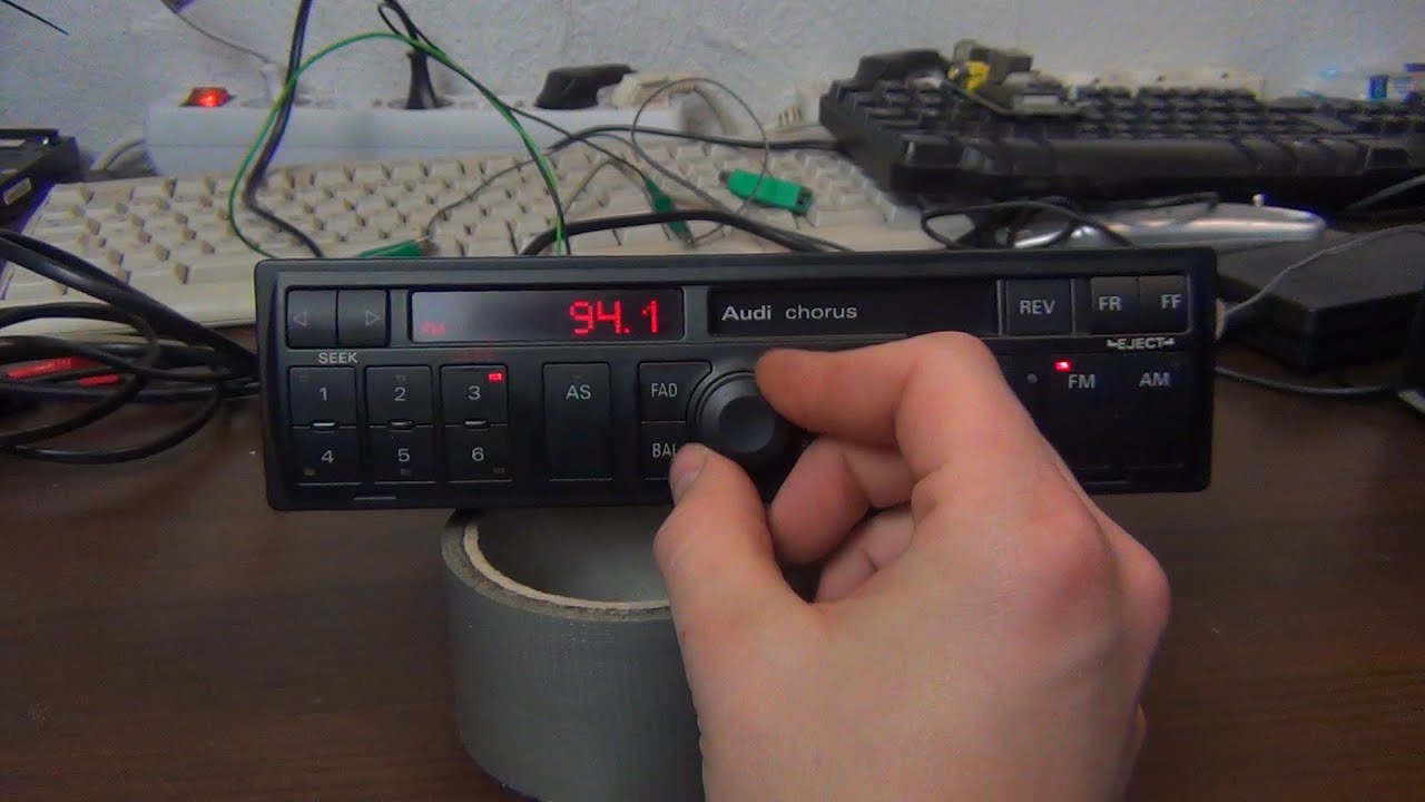 Ein kurioses Autoradio, das auf Hitze reagiert (Audi Chorus)