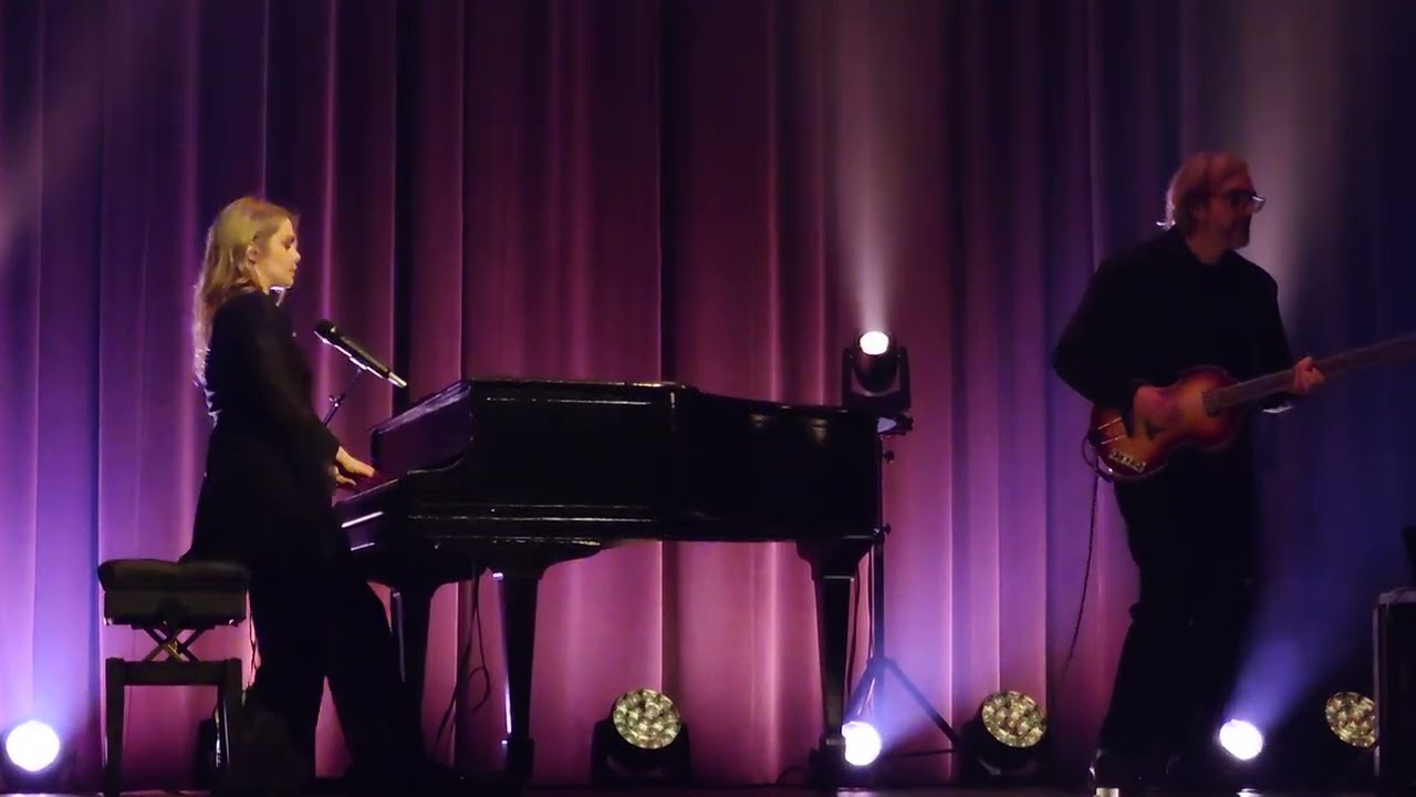 Cœur de Pirate. Pour un infidèle. Ancienne Belgique. 04/03/26.