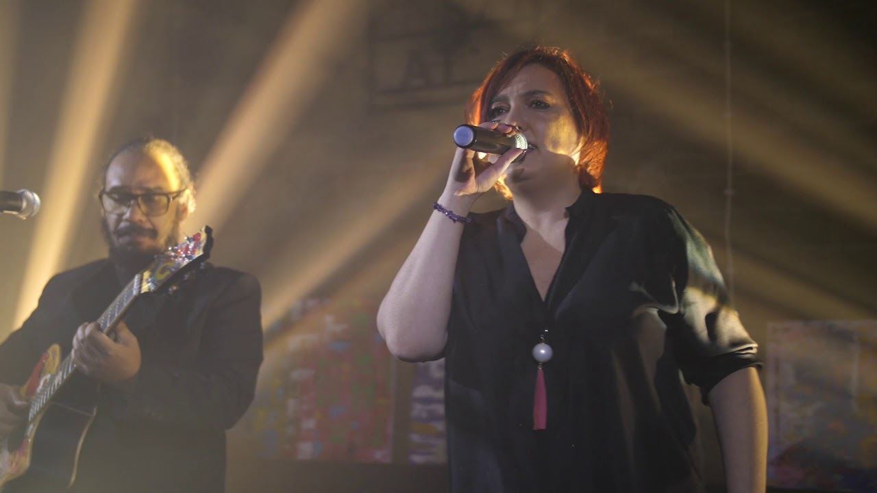 Mika Urbaniak & Victor Davies - Crazy Little Thing Called Love