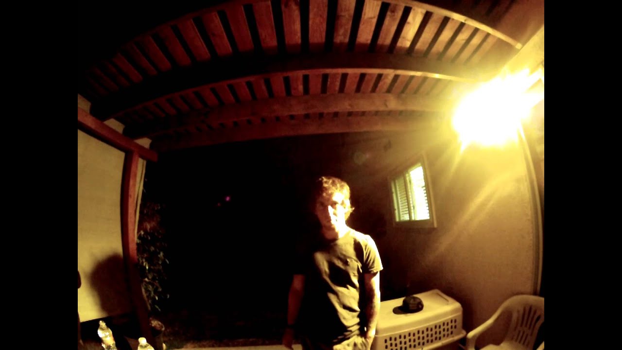 SAM BETTLEY DOES THE CINNAMON CHALLENGE!!!