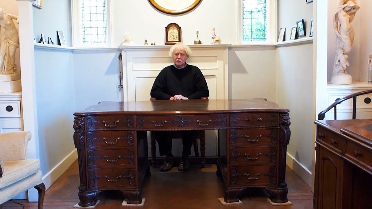 For sale. Exceptional & Unique Victorian Gillows Partners Desk in Solid Mahogany - Circa 1870