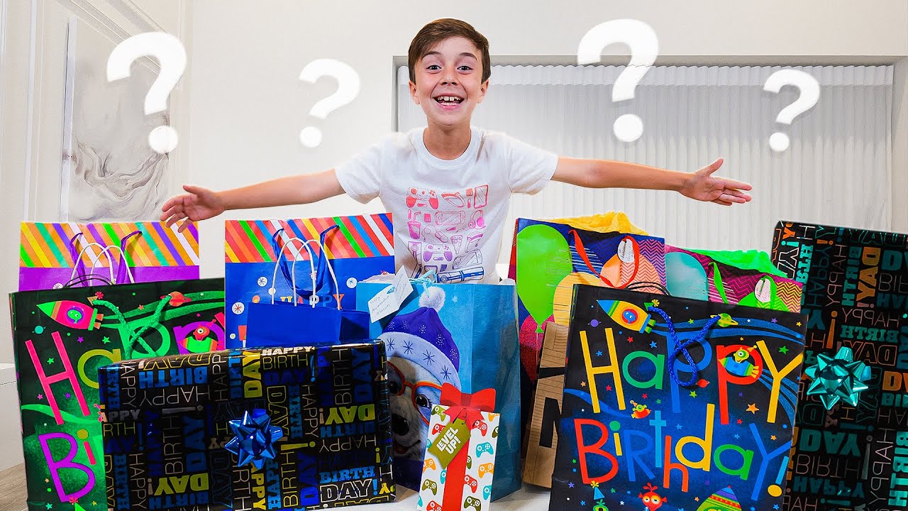ABRINDO OS PRESENTES DE ANIVERSÁRIO DO MARCOS - Família Brancoala