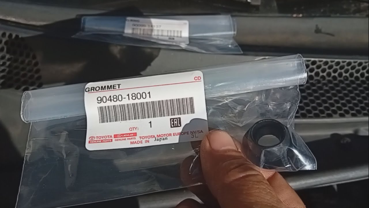 Two common oil leaks repair on a Toyota engine 2SZ FE