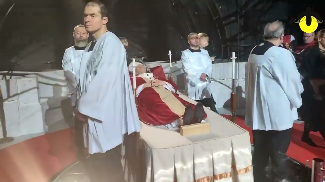 Śmierć Jana Pawła II w Teatrze Polskim w Poznaniu - po spektaklu