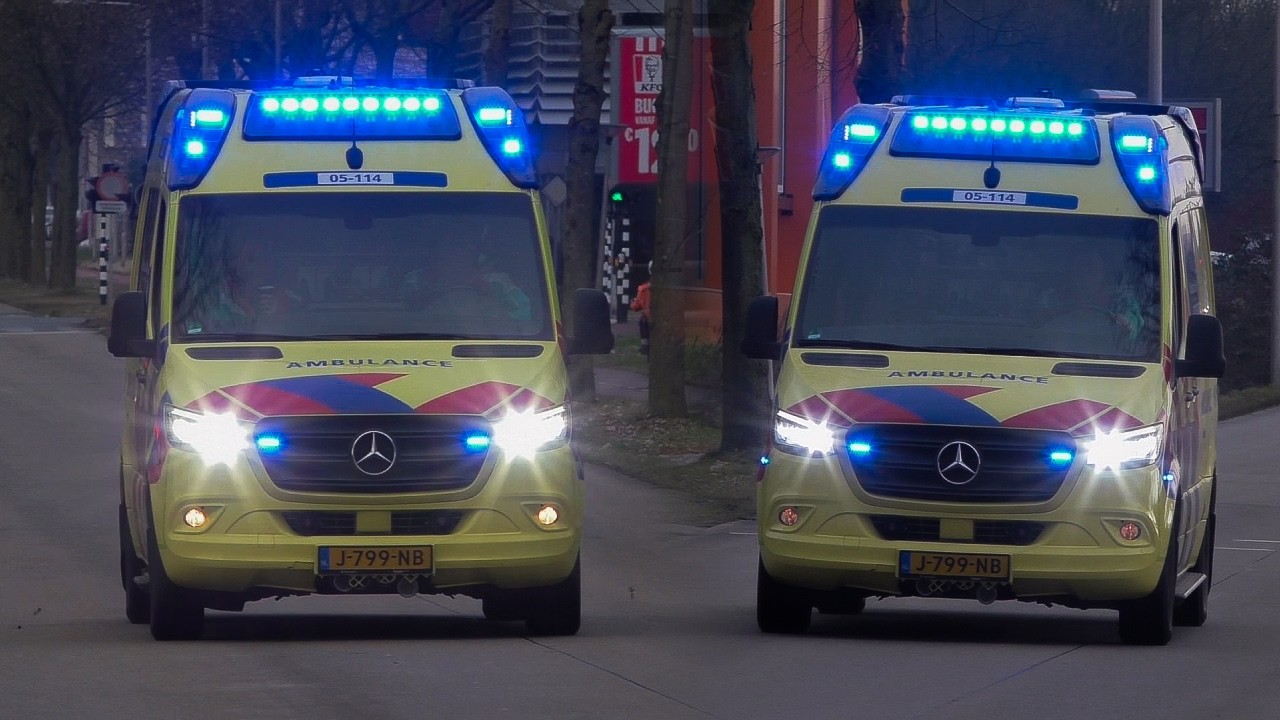 [Luchthoorngroet] Ambulances met spoed in Enschede!