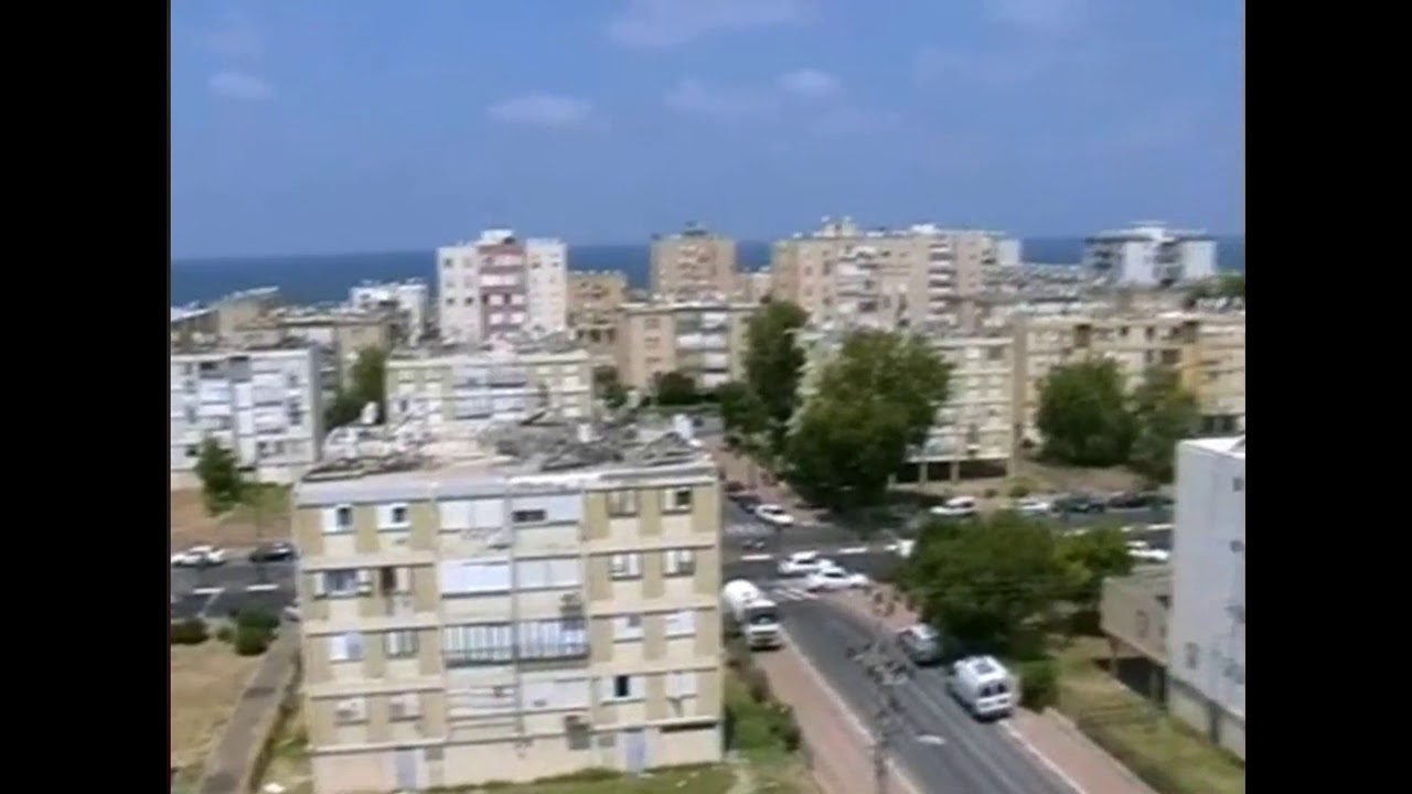 אזעקה בעכו *ברקע פגיעת טיל* (צולם במלחמת לבנון השנייה)