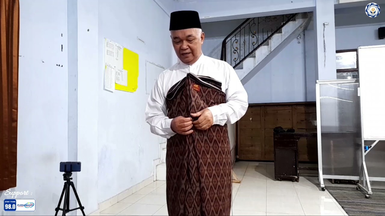 KAJIAN MALAM SENIN | Tata Cara Pakai Sarung & Gerakan Gerakan Sholat | Ust. H. A. Haris Soeharto, Lc
