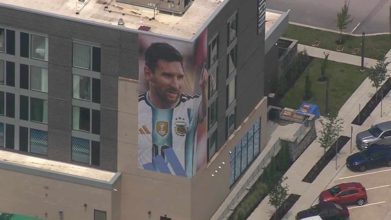 Full video: Argentina touches down in Kansas City, arrives at hotel