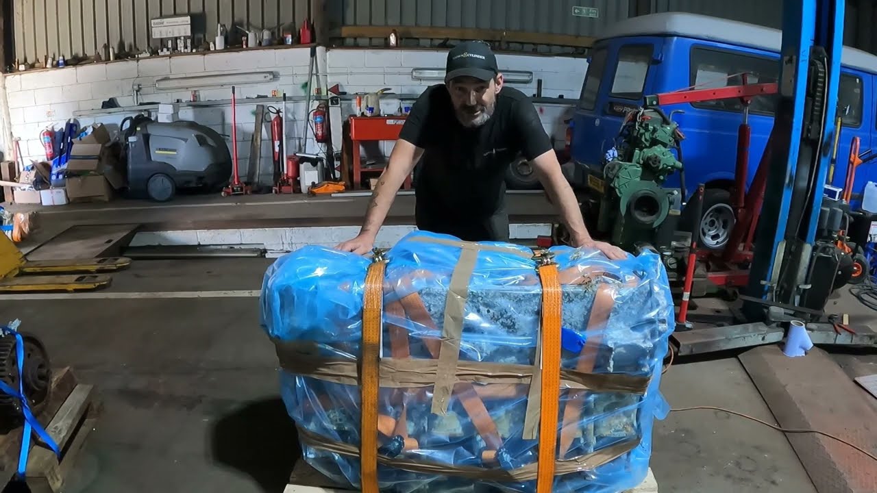 Handley Page Halifax HR871 Lands At RAF Snaith Museum ... The Big Unwrap Of Two Merlin Engines..