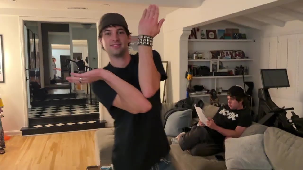 vlog6 : KAUAI/FILMING TIKTOKS/HALLOWEEN PARTY