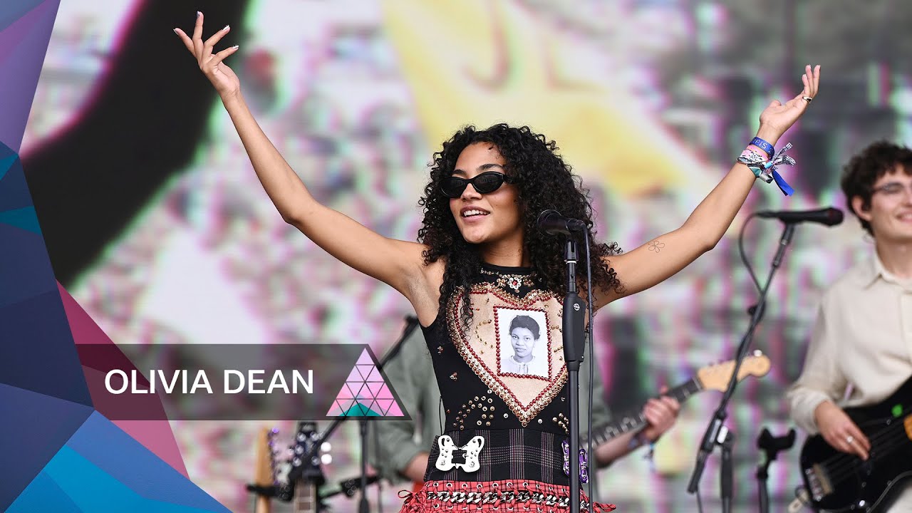 Olivia Dean - Time (Glastonbury 2024)