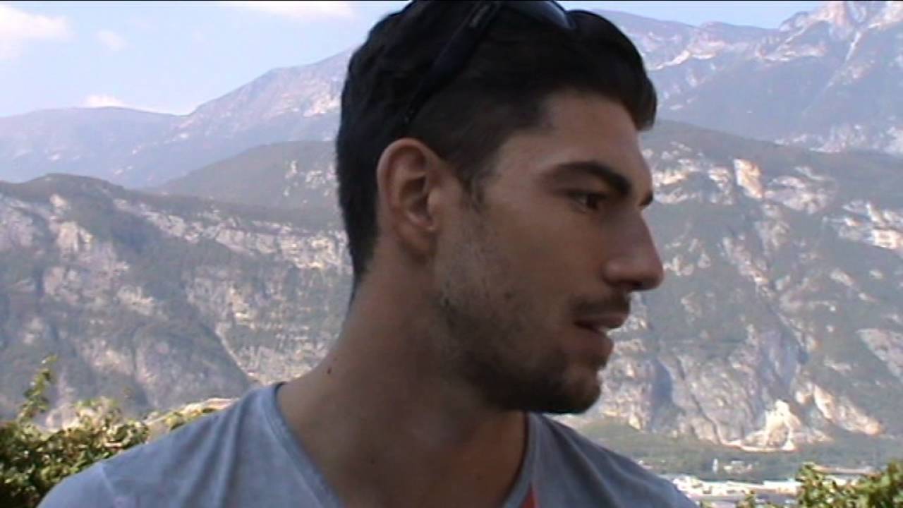 Ignazio Moser in sella alla bici senza freni e senza cambio