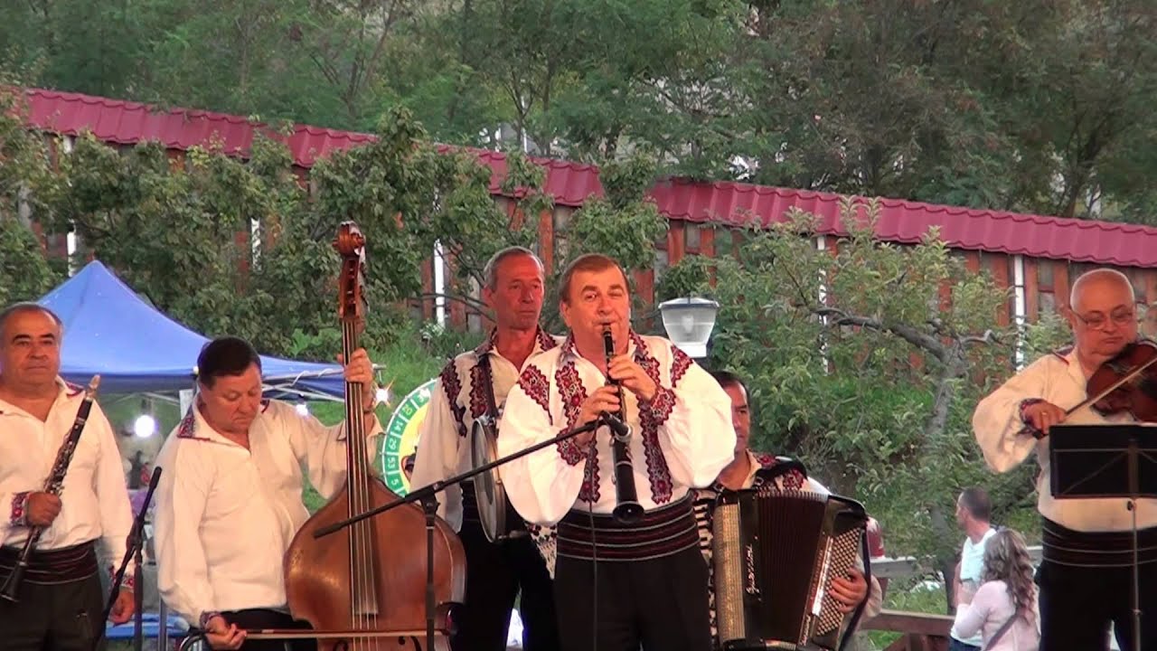 03 Sarbatoarea Vinului in Tabara Ortodoxa Covasint 21 septembrie 2014 Rapsozii Zarandului