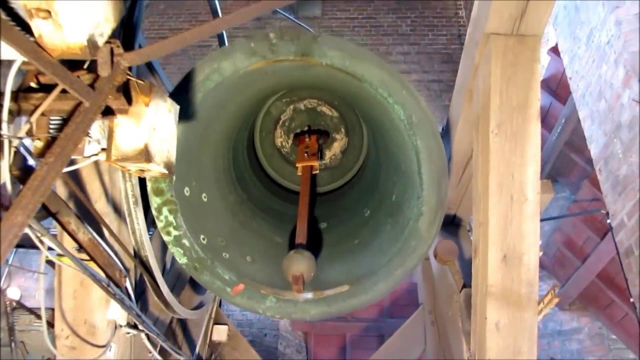 Diksmuide, Sint-Niklaaskerk, klokken 1/2 (solo).