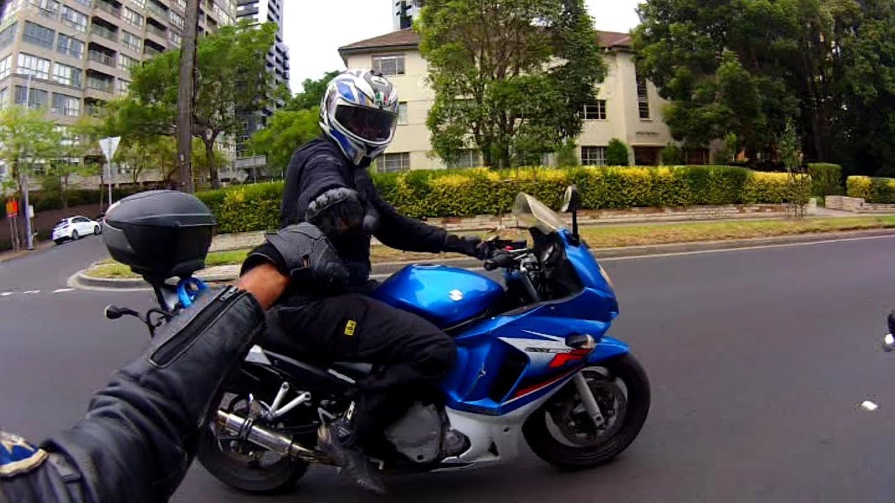 Lap of Melbourne GP circuit w MrCombie & Cruisin650