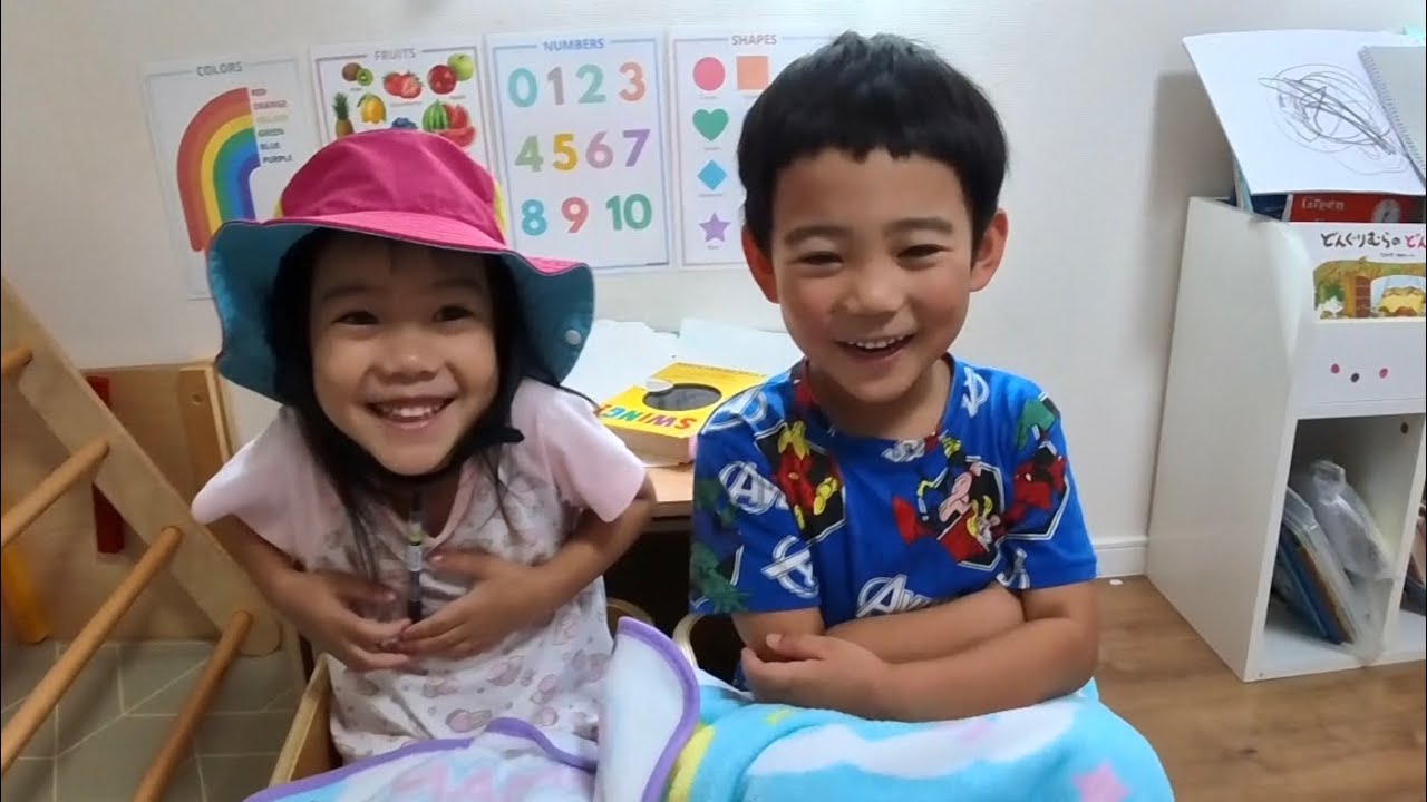 Flash cards with Ema & Noa (English or Japanese?)