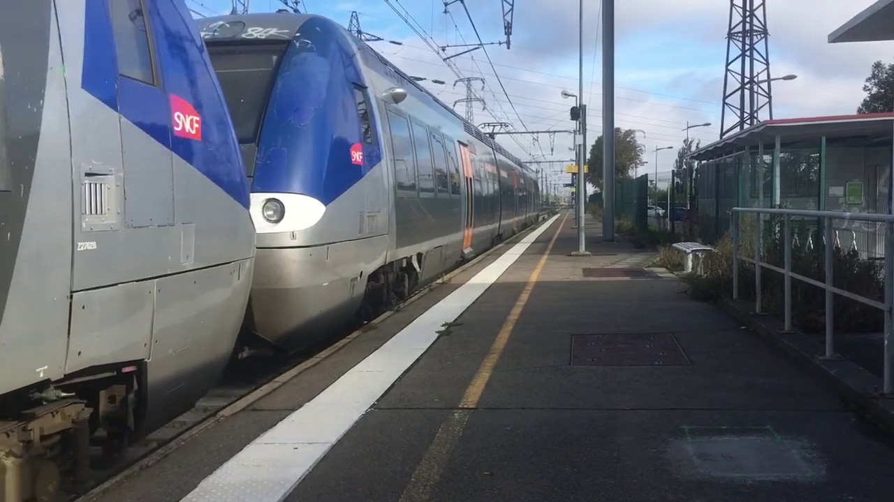 Arrivée du TER Occitanie (AGC) à destination de Latour-de-Carol en gare de Portet-St-Simon