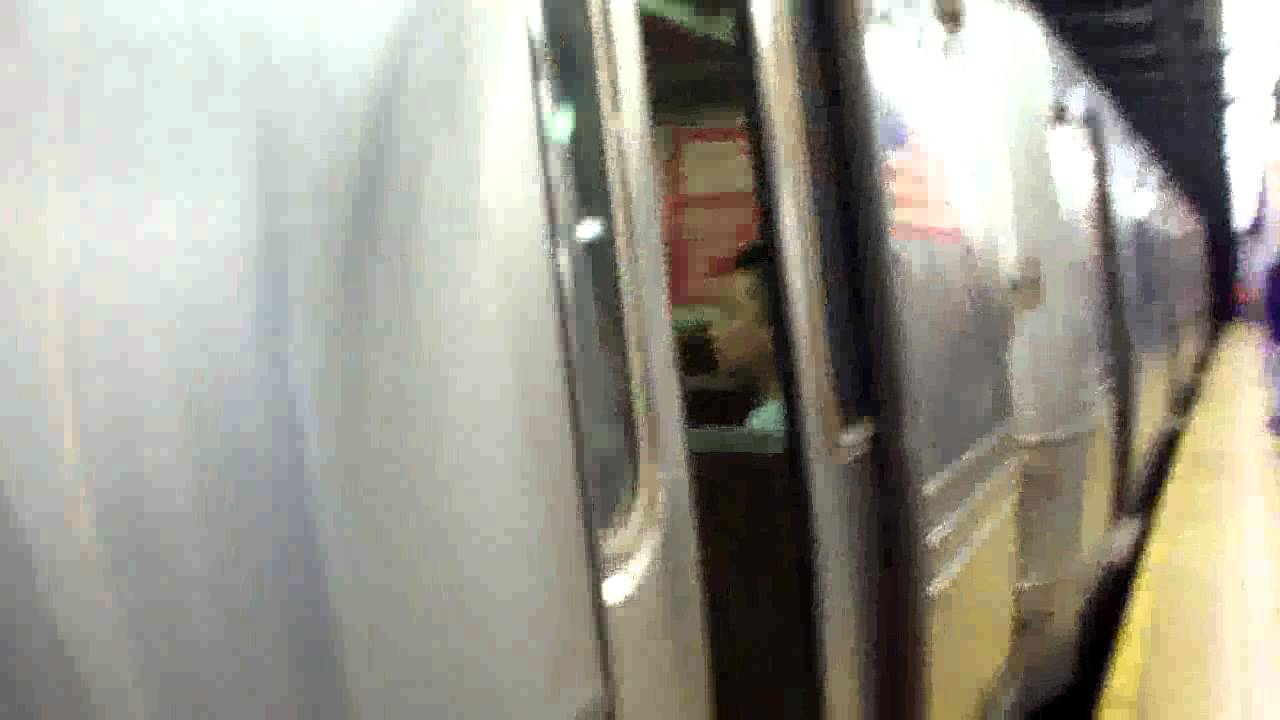 NYC Subway: 2nd Avenue-bound R46 (V) Entering & Leaving Jackson Heights-Roosevelt Avenue