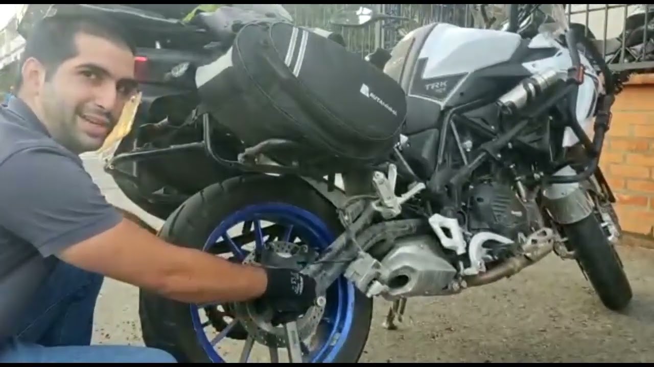 BENELLI TRK 502 COMO BAJAR LLANTA TRASERA CON HERRAMIENTA BASICA.