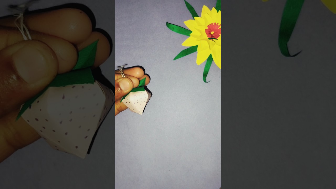 “Cute mini gift idea 🎁🧡Simple DIY craft videos ke liye SUBSCRIBE zaroor kare ✂️✨”.  