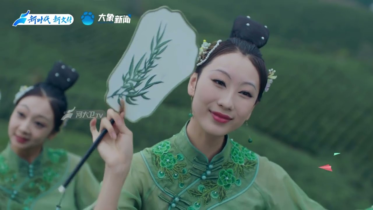 2024河南卫视清明奇妙游《清风徐来》还原少女执扇半遮面的羞涩可爱，不到最后根本看不清小姐姐的样貌