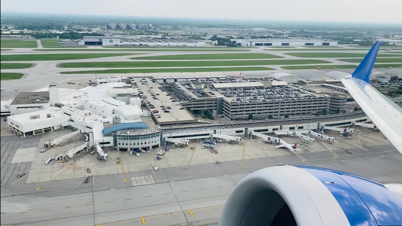 POWERFUL United 737 MAX 8 Takeoff from Columbus