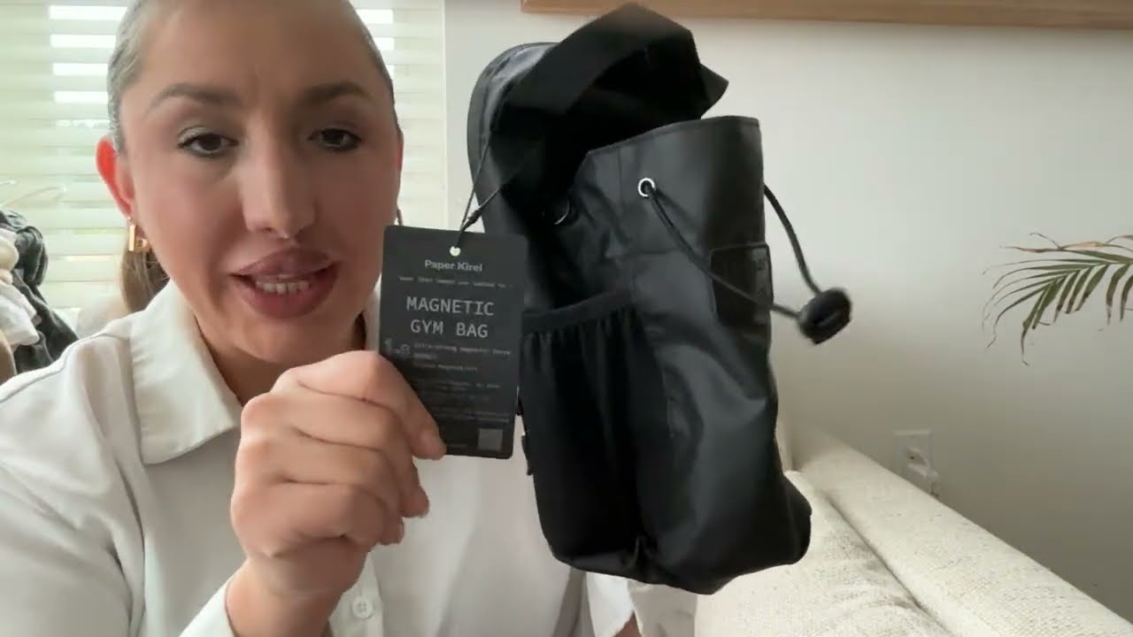 Your stuff never again on the floor with this gym bag!