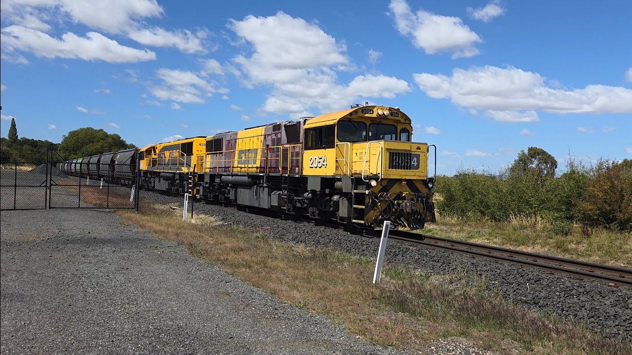 TasRail 2054 2052 #46 Coal train crossing Leighlands Road