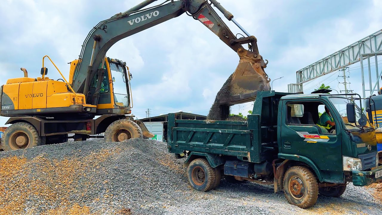 Xe công trường: Máy xúc múc đất, xúc đá, xe ủi đất, xe ben chở đất đá đi đổ - Excavator truck 