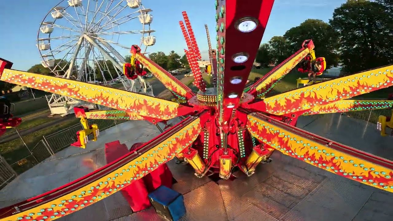 Lunapark Josef Kamienicky - karuzela Fire - jumper (Fabbri Smashing Jump) on ride 1 Darłówko 2025