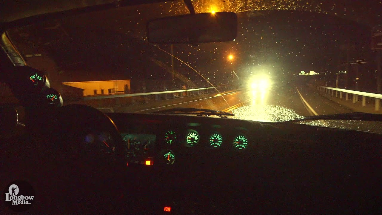 Driving a '80s' Car to Synthwave Music - RetroWave Retro Electro Chillwave Volvo 240 Corona Dystopia