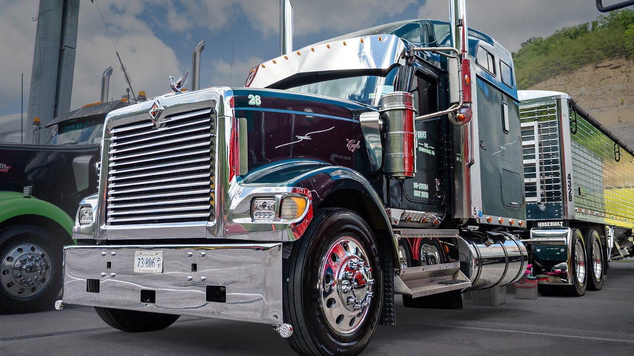 'Talk of the Town': Johnny Saunders’ feed-haul 2000 International 9900i Eagle, Wilson hopper