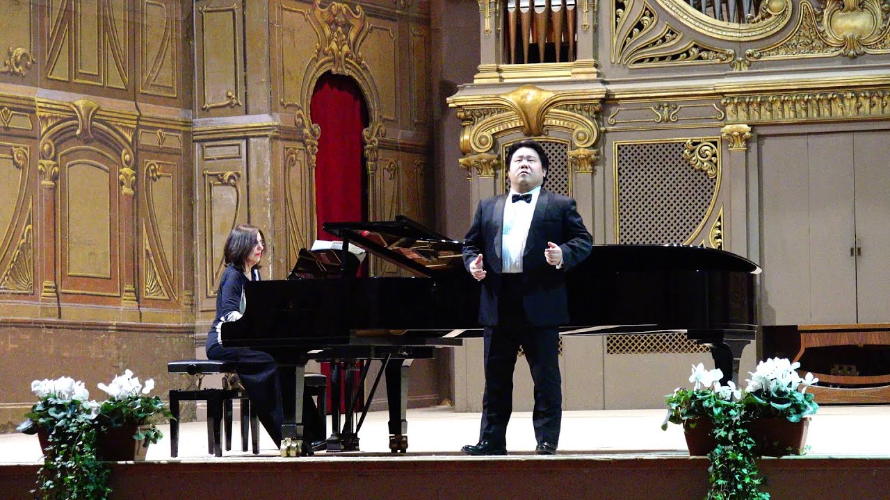 Chinese Tenor XiQiu Zhang sings 
