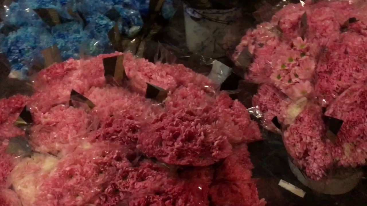 Покраска срезанных хризантем